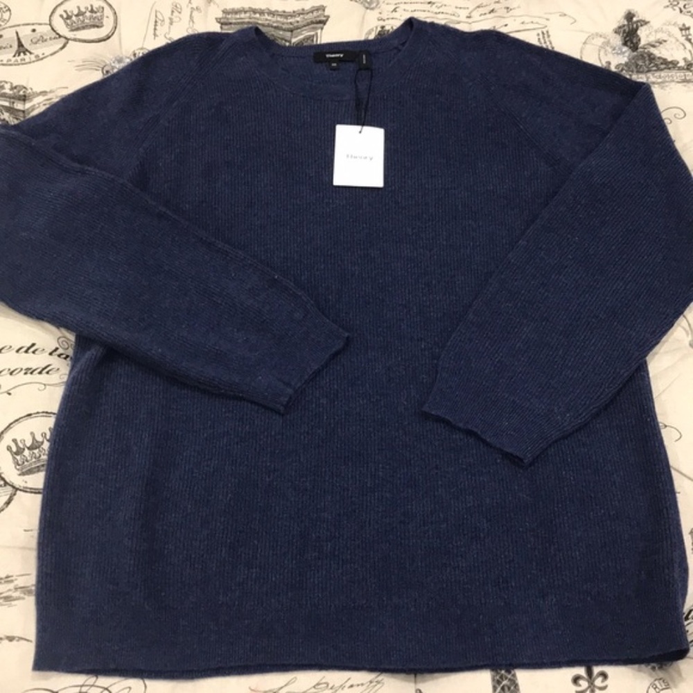 Theory Raglan Sweater in Ribbed Cashmere - Picture 3 of 5